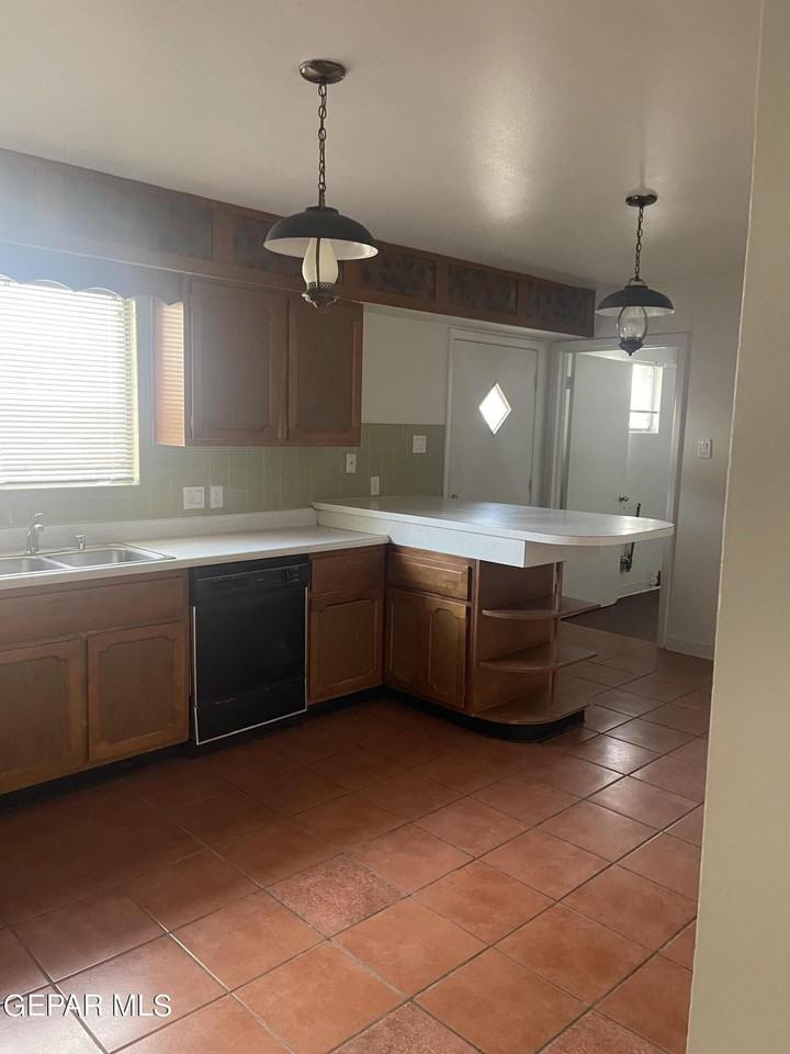 620 E Crosby Ave - Photo 3 of 13