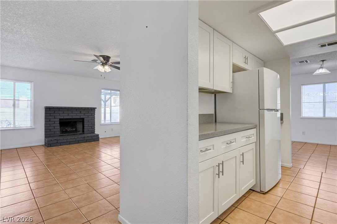 707 Honeybee Ct - Photo 4 of 44