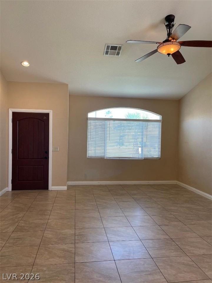 5905 April Ln - Photo 4 of 31