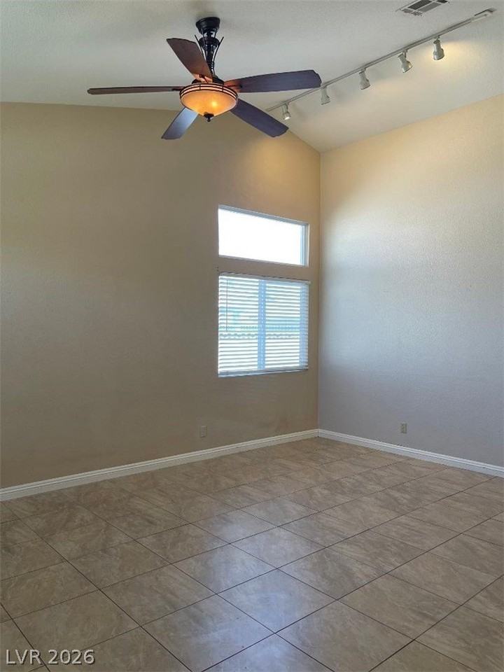 5905 April Ln - Photo 5 of 31