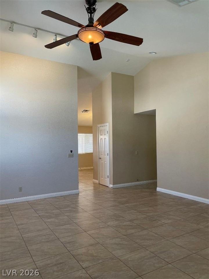 5905 April Ln - Photo 6 of 31