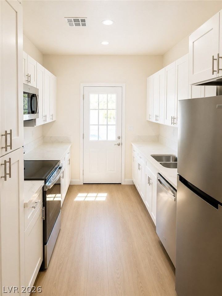 1701 Sycamore Ave #A - Photo 3 of 13