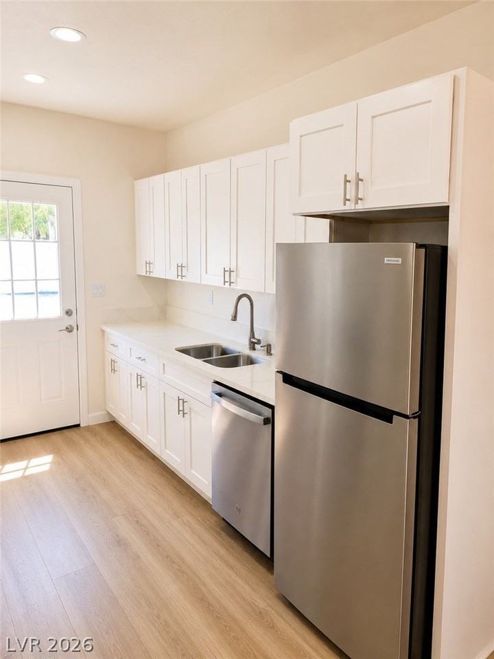 1701 Sycamore Ave #A - Photo 4 of 13