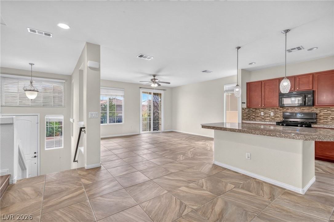 5226 Tartan Hill Ave - Photo 6 of 33