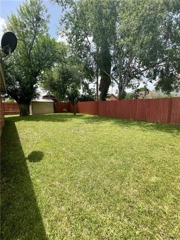 2520 Goldcrest Ave - Photo 3 of 20