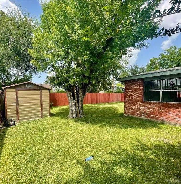 2520 Goldcrest Ave - Photo 4 of 20