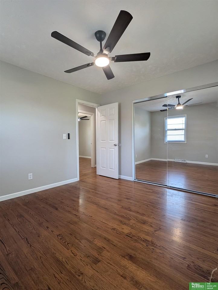7305 S 33rd St - Photo 4 of 32