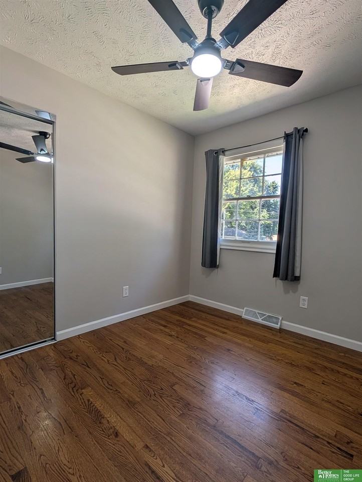 7305 S 33rd St - Photo 5 of 32