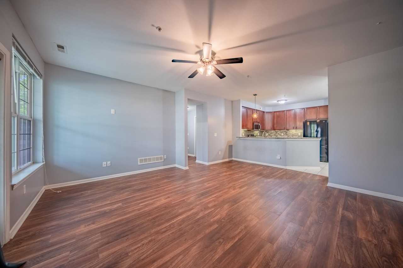 953 E Summerfield Glen Cir - Photo 2 of 20