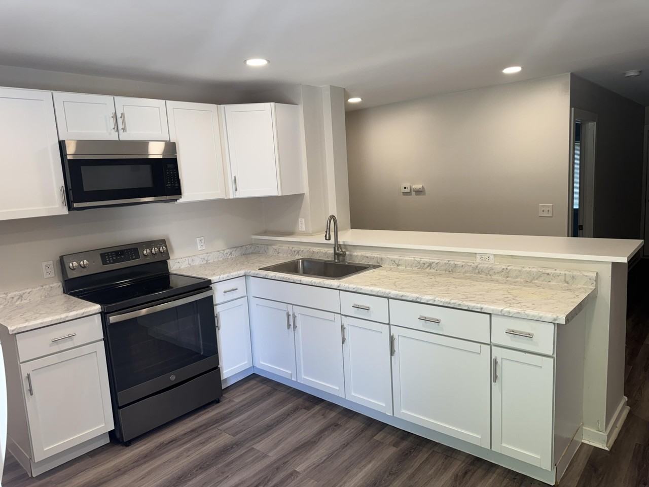 677 Dorset Ave - Photo 2 of 12