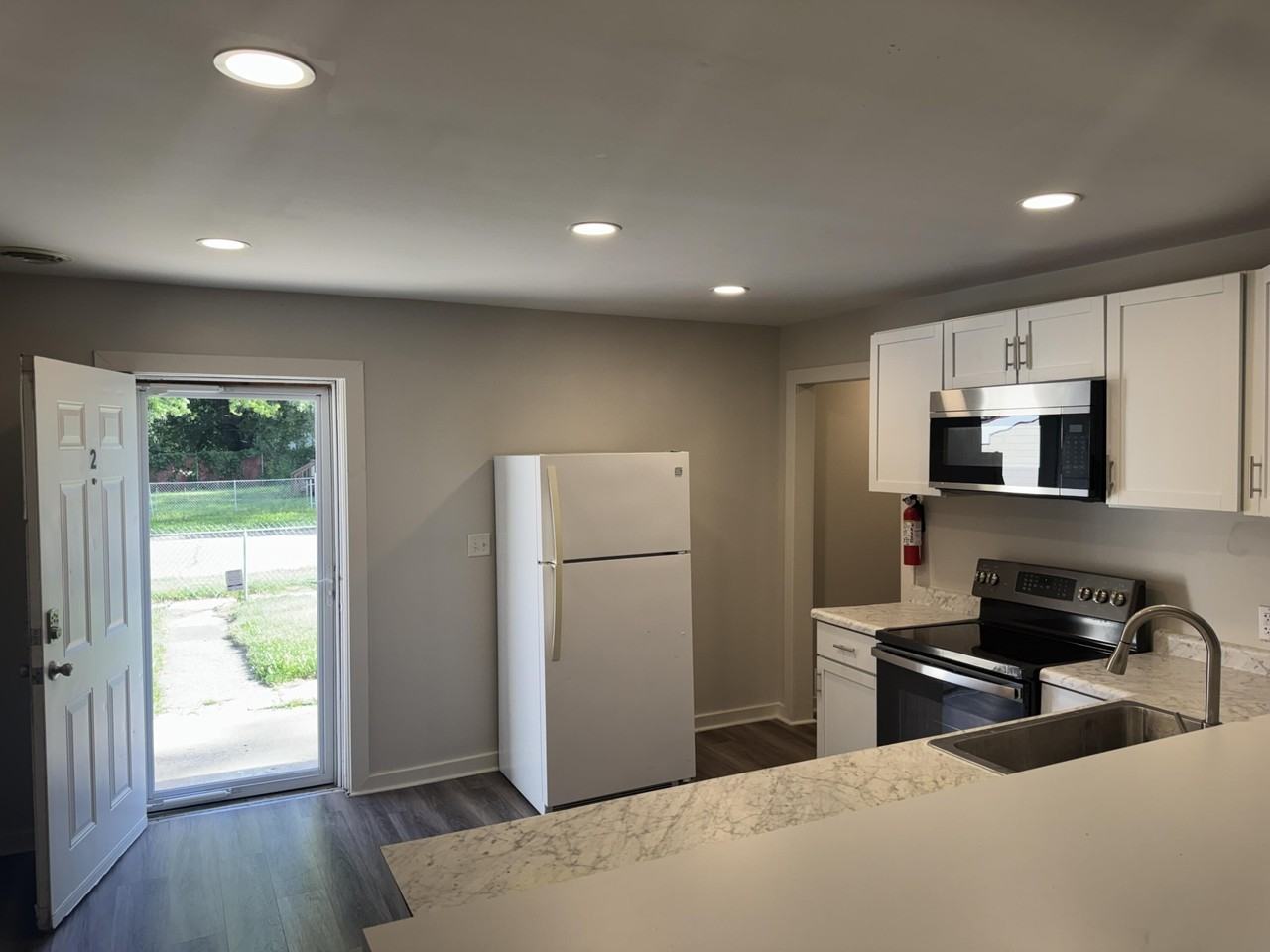 677 Dorset Ave - Photo 5 of 12