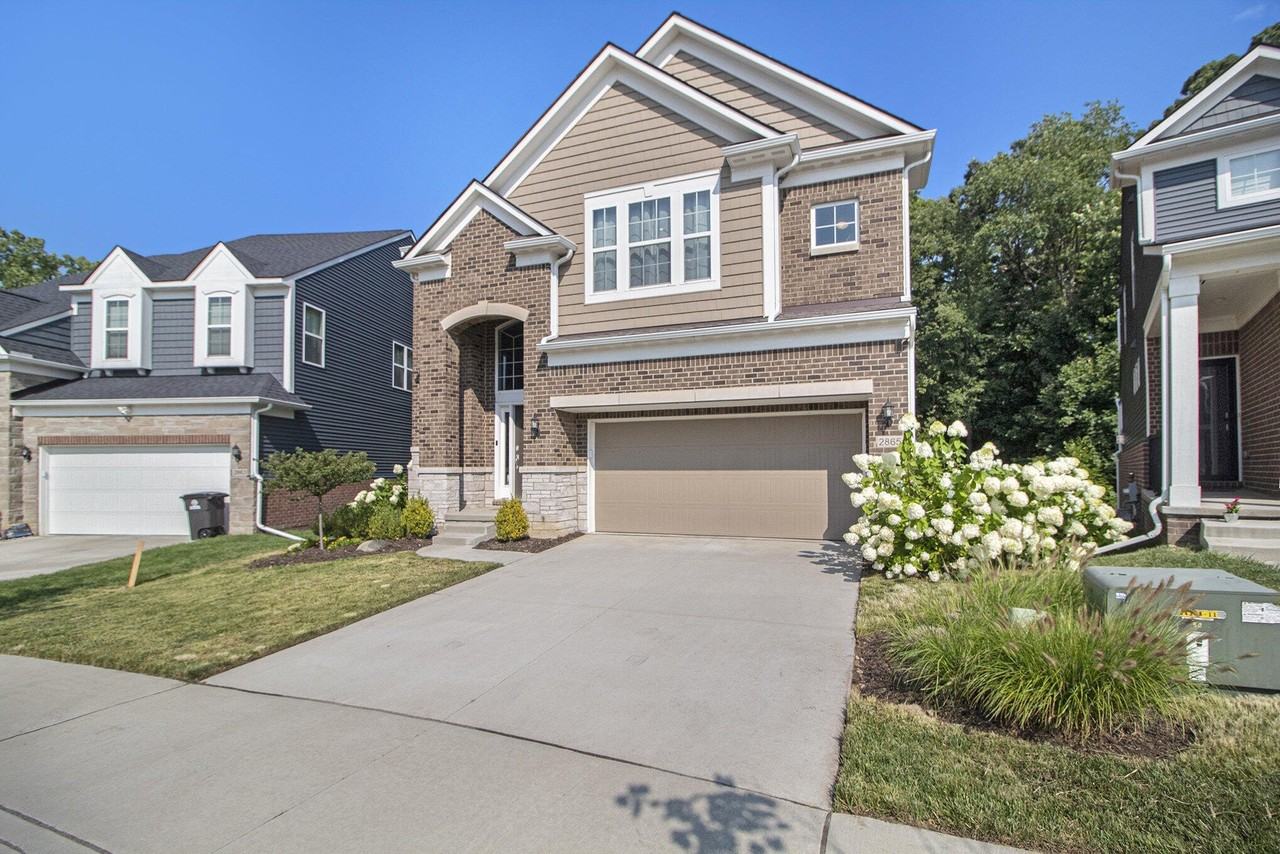 2865 Dillon Dr - Photo 2 of 50