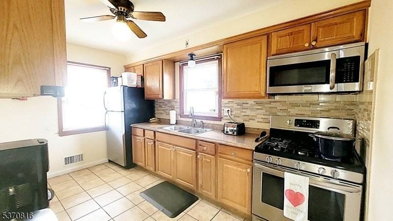 183 Reeve Ter - Photo 2 of 35