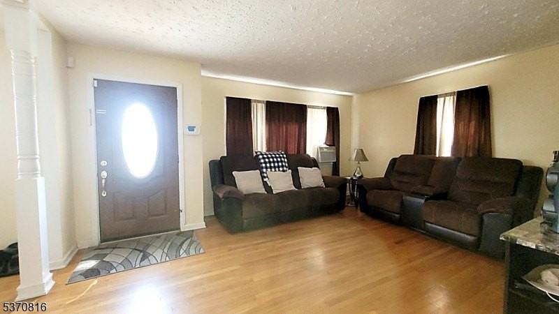 183 Reeve Ter - Photo 6 of 35
