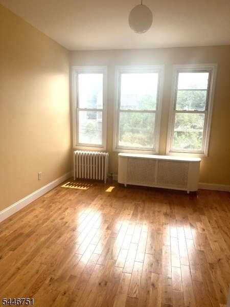 873 Chancellor Ave - Photo 5 of 7