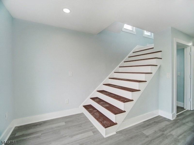 351 Railroad Ave - Photo 3 of 26