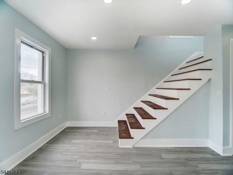351 Railroad Ave - Photo 4 of 26