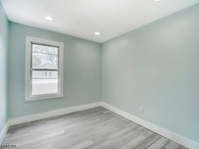 351 Railroad Ave - Photo 5 of 26