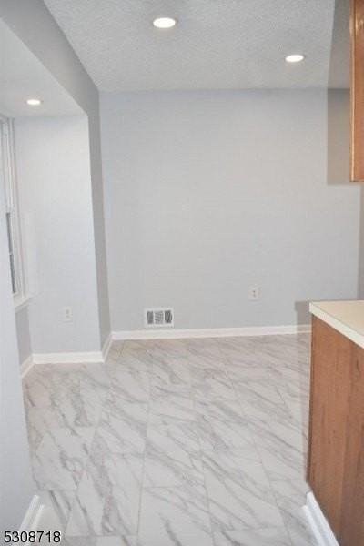 7 Kirby Ln - Photo 6 of 28
