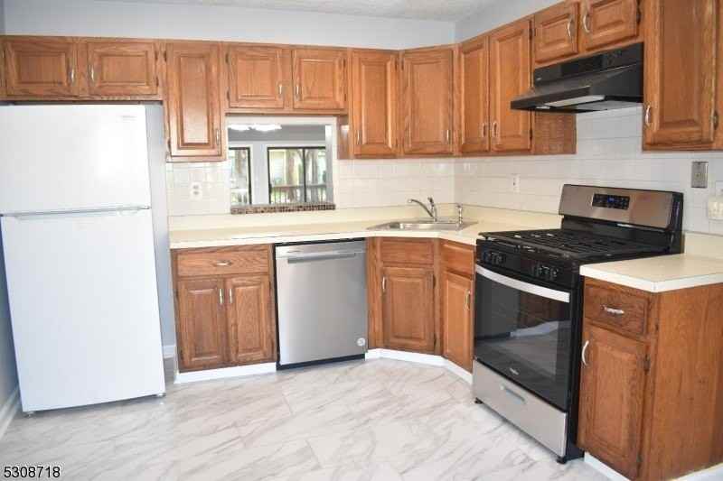 7 Kirby Ln - Photo 7 of 28