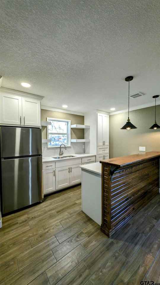 153 Abbey Ln - Photo 2 of 12