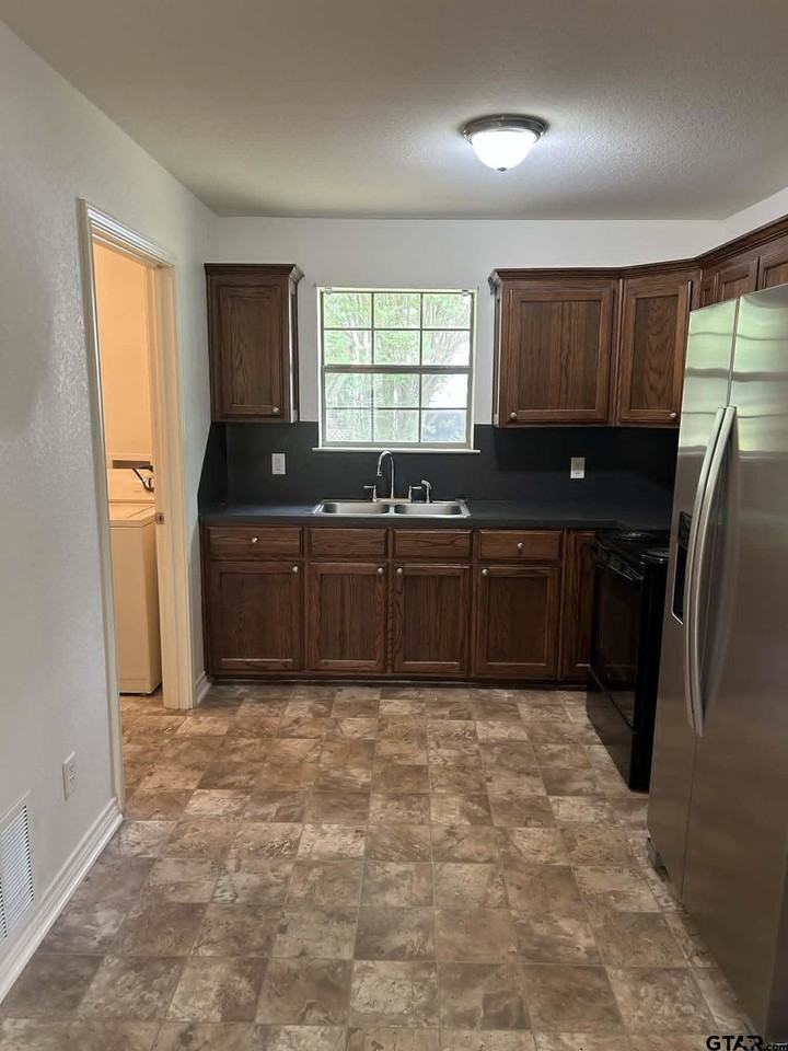129 Mure St - Photo 7 of 19