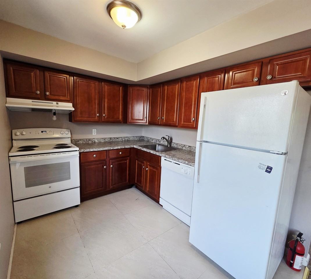 195 3rd Ave #2B - Photo 3 of 7