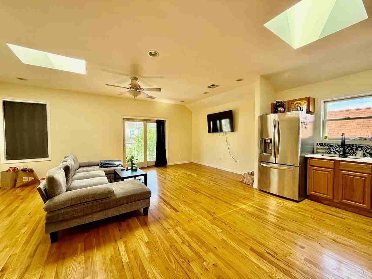 264 Custer Ave #2 - Photo 3 of 13
