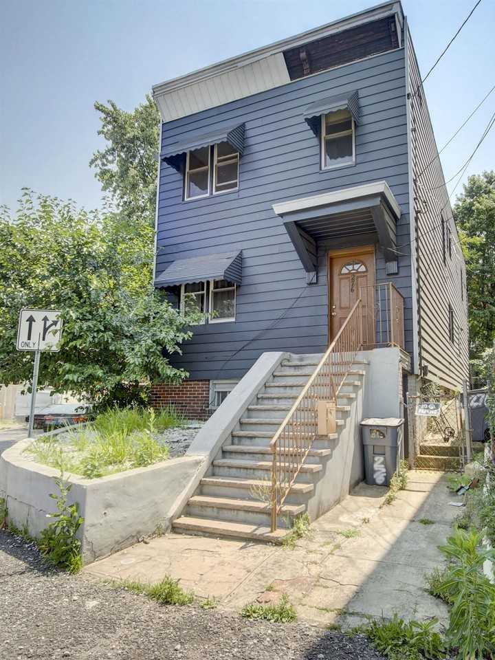 276 Van Wagenen Ave #2