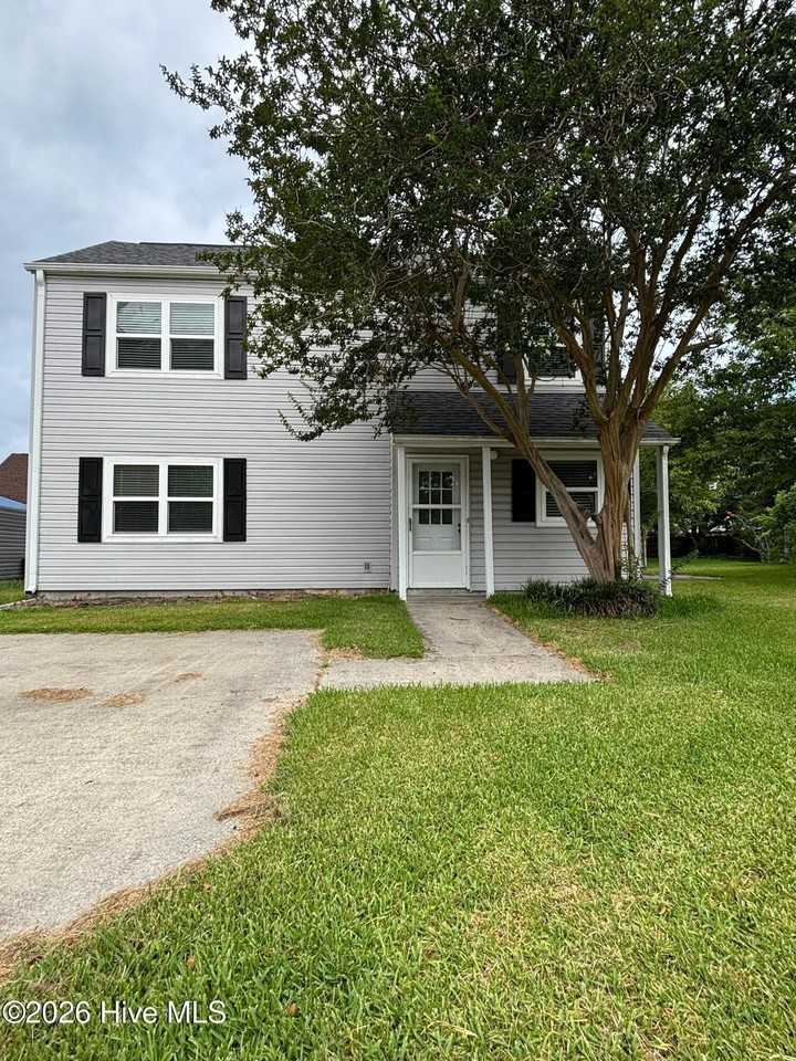 124 E Saltwood Pl