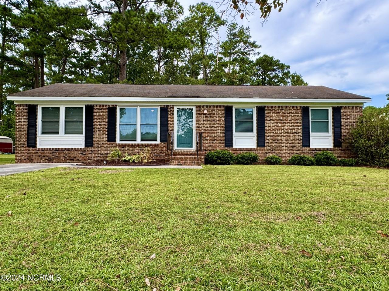 219 Stratford Rd - Photo 2 of 22