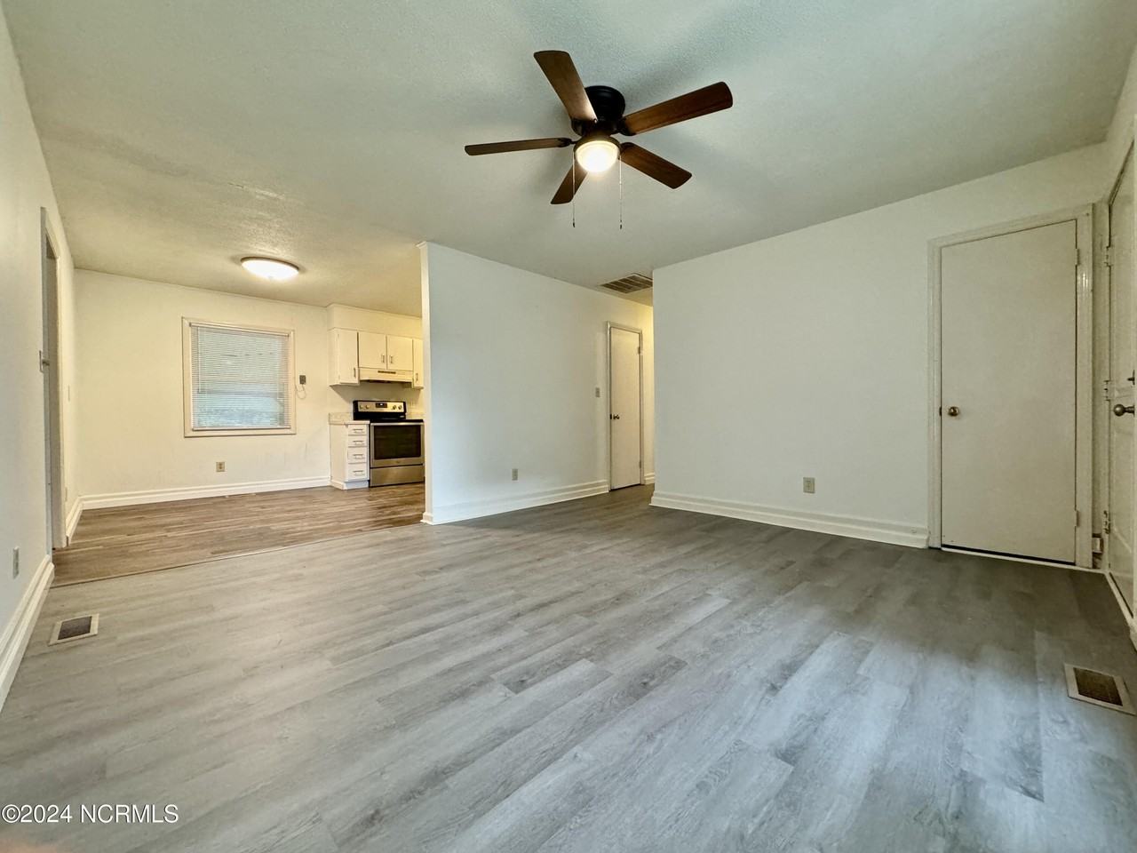 219 Stratford Rd - Photo 6 of 22
