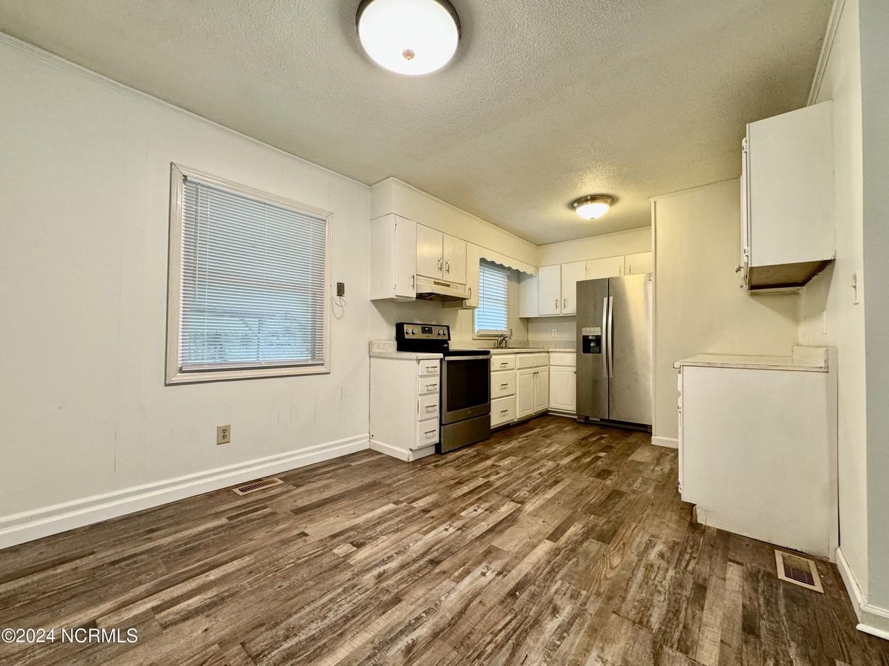 219 Stratford Rd - Photo 7 of 22