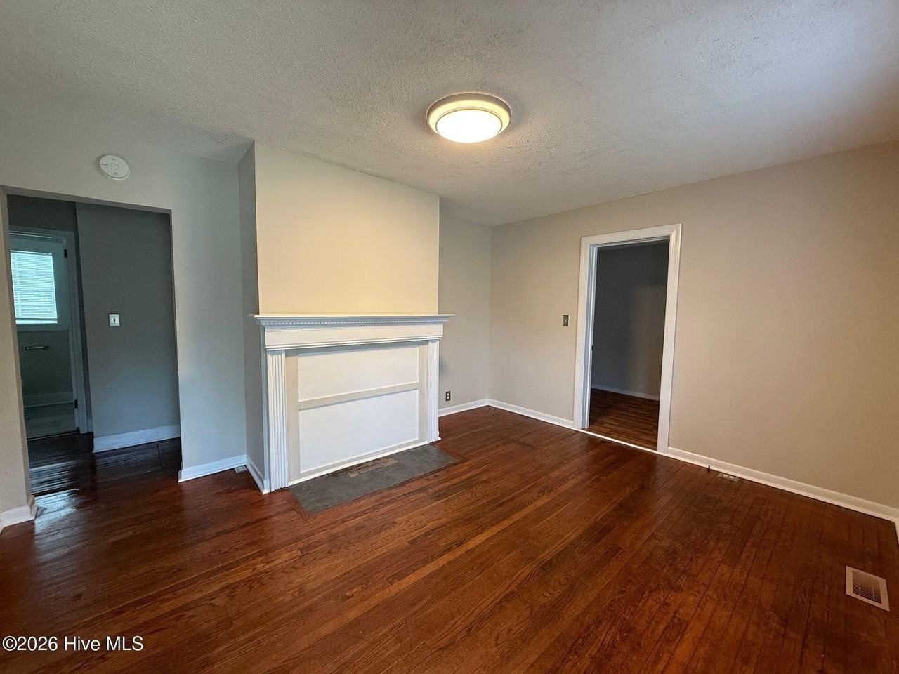206 Queens Rd - Photo 2 of 13