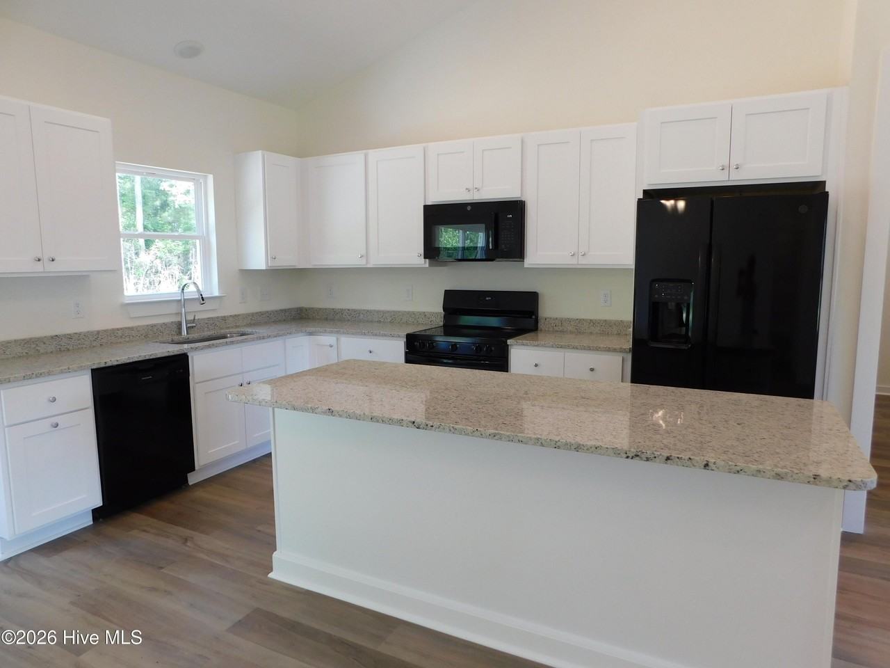 100 Palm Cir - Photo 3 of 16