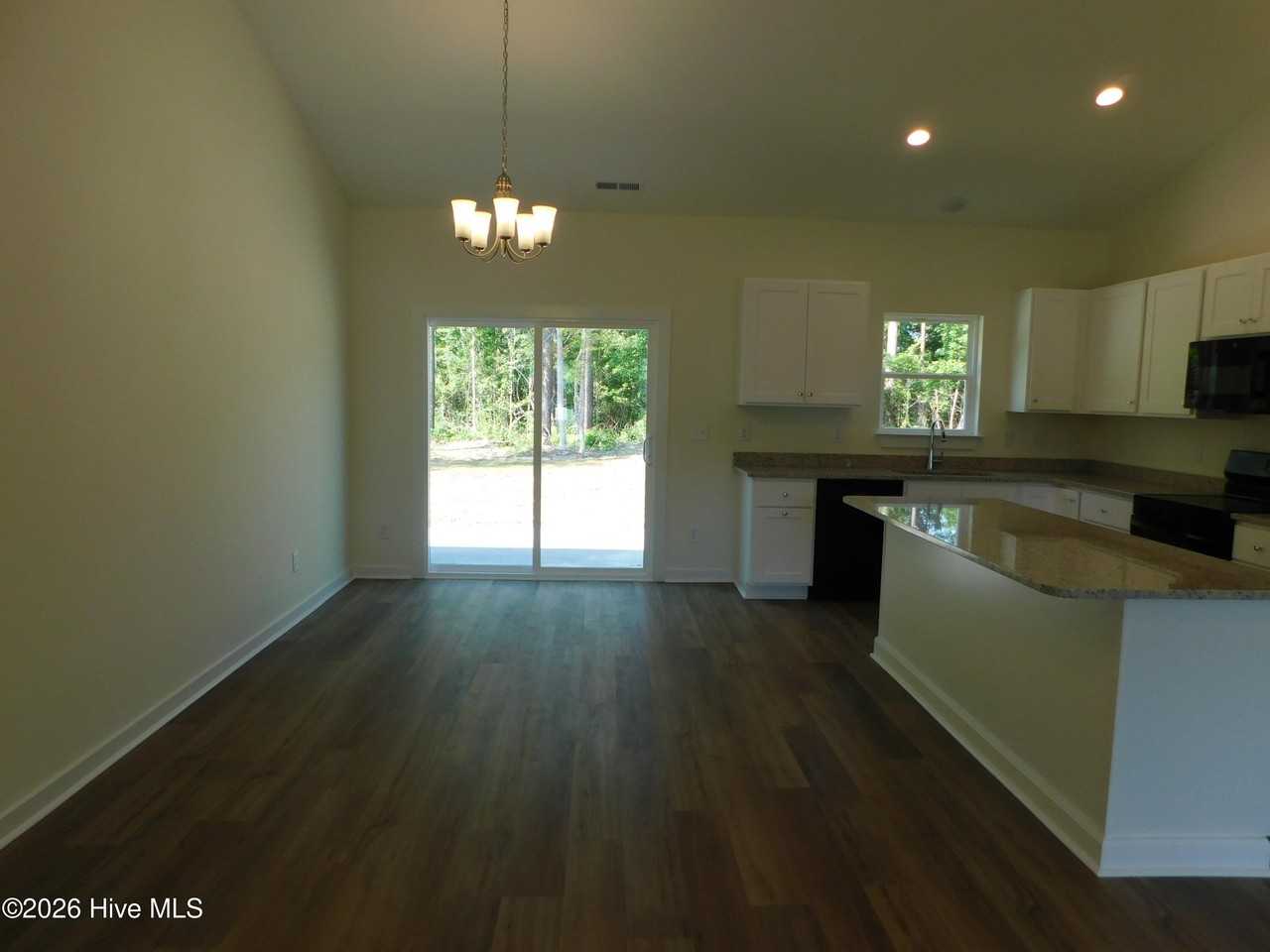 100 Palm Cir - Photo 4 of 16