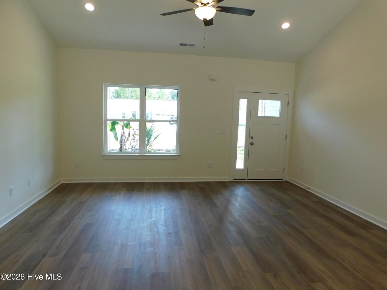100 Palm Cir - Photo 5 of 16