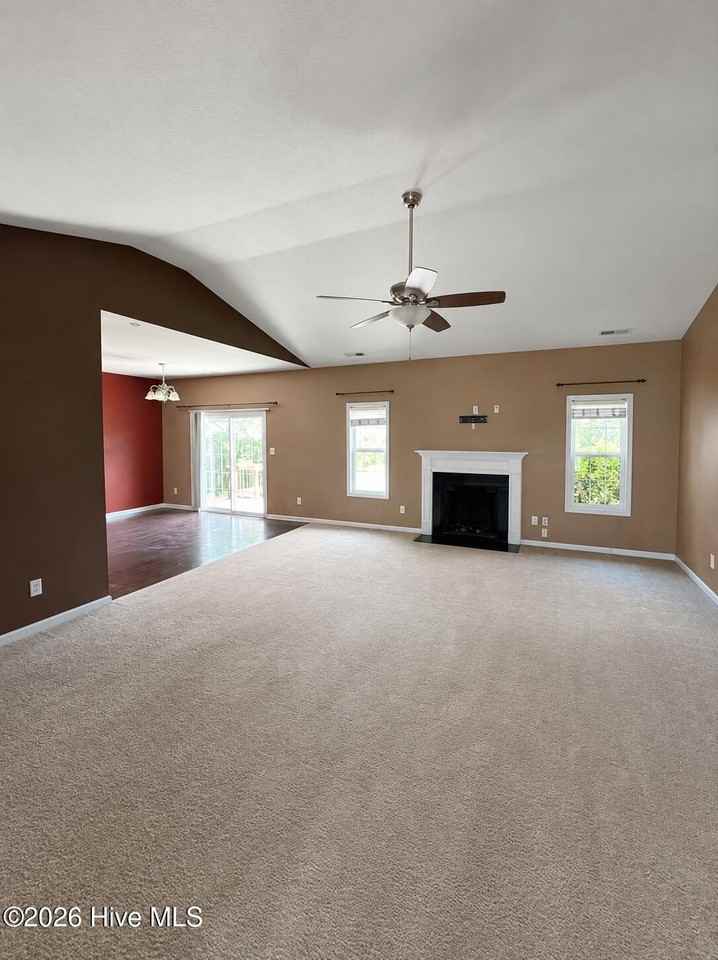 111 Cavalier Dr - Photo 5 of 23
