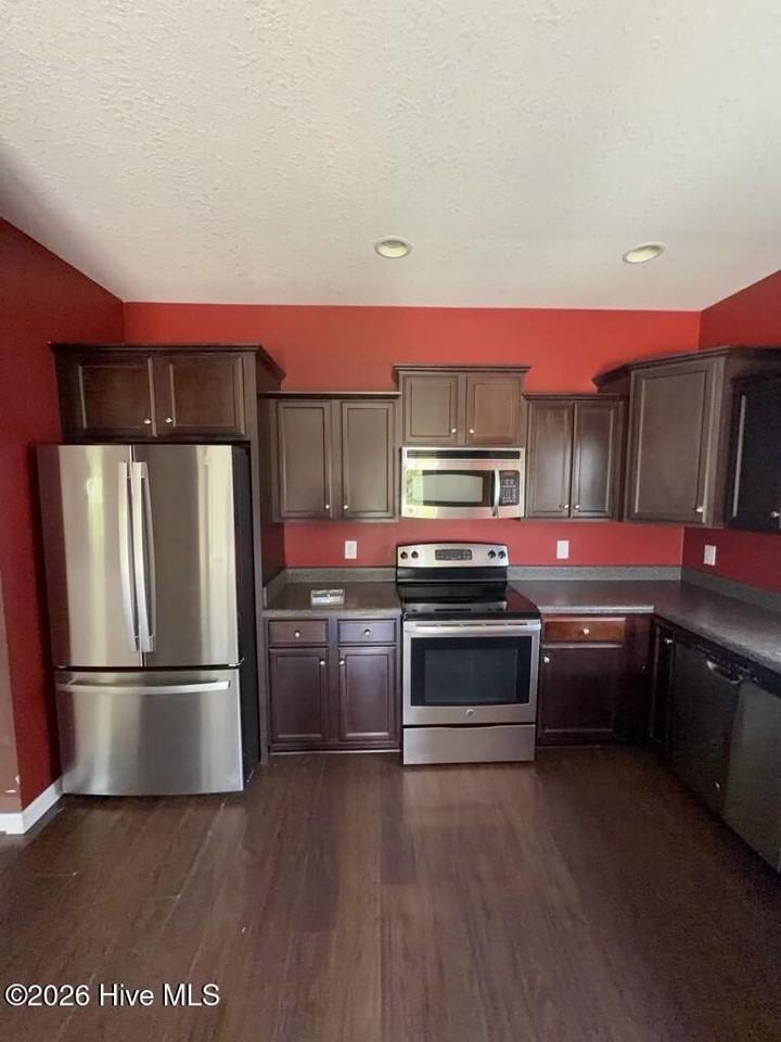 111 Cavalier Dr - Photo 6 of 23