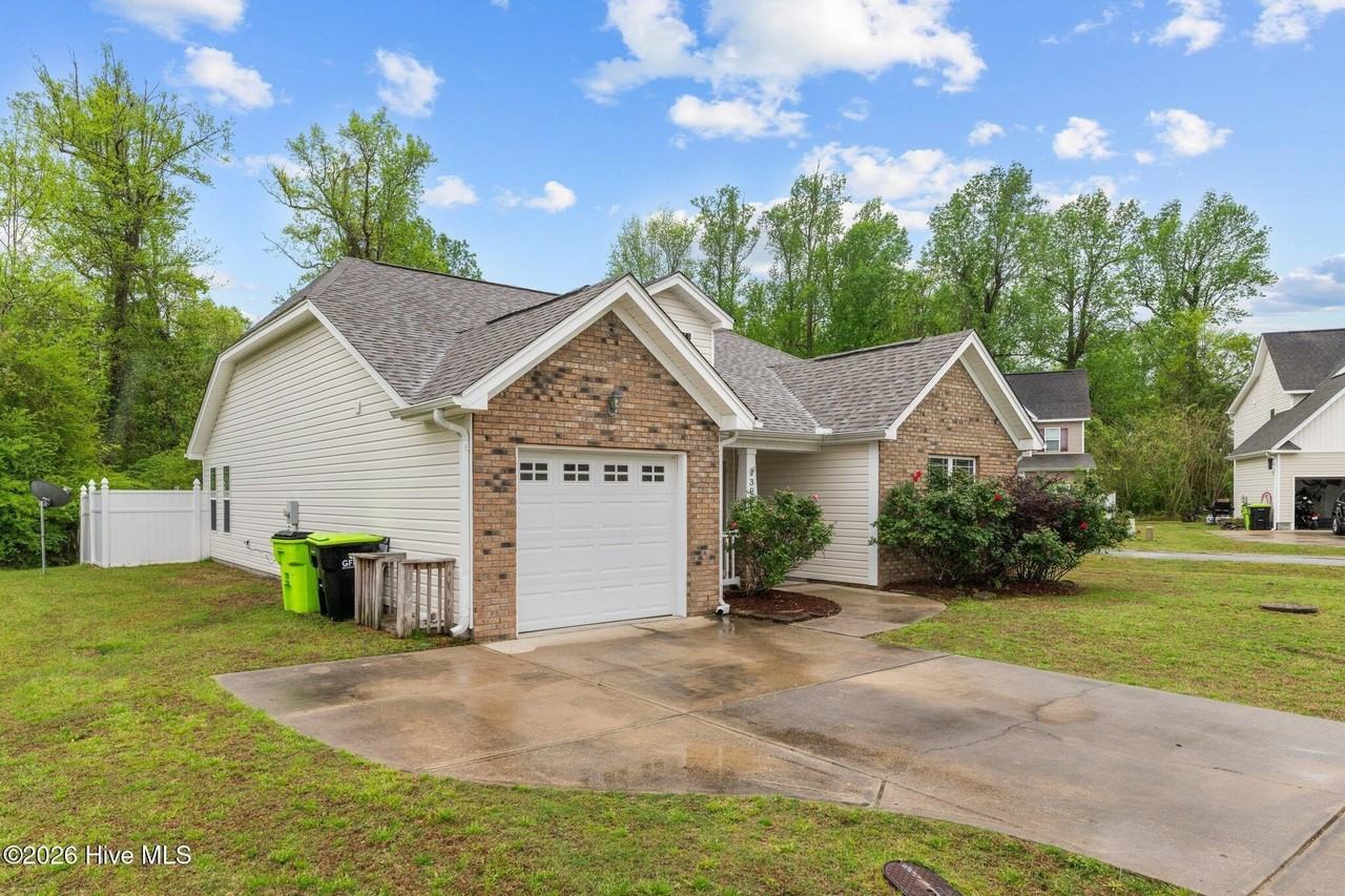 300 Hawks Bluff Dr - Photo 3 of 27