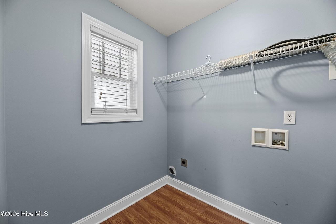 300 Hawks Bluff Dr - Photo 4 of 27