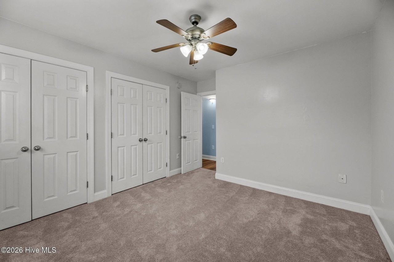 300 Hawks Bluff Dr - Photo 6 of 27
