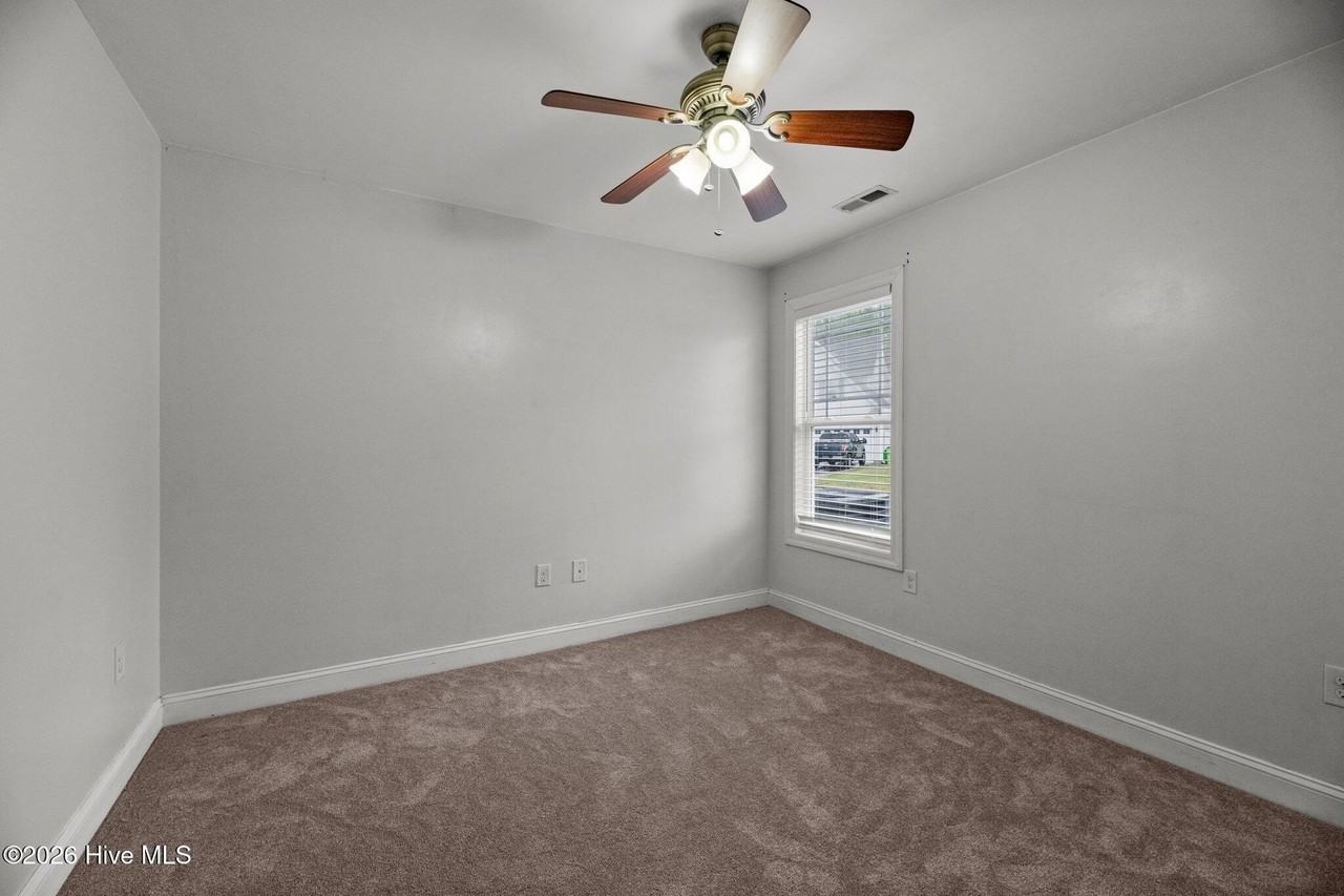 300 Hawks Bluff Dr - Photo 7 of 27