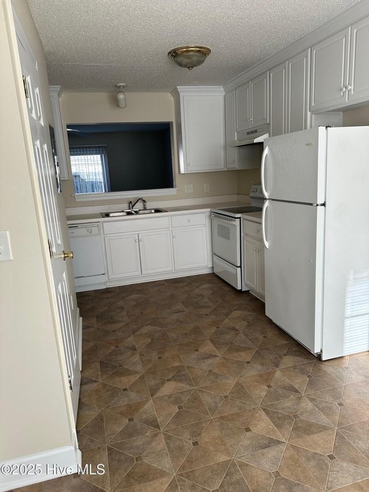 2913 Eastridge Ct #A - Photo 4 of 13