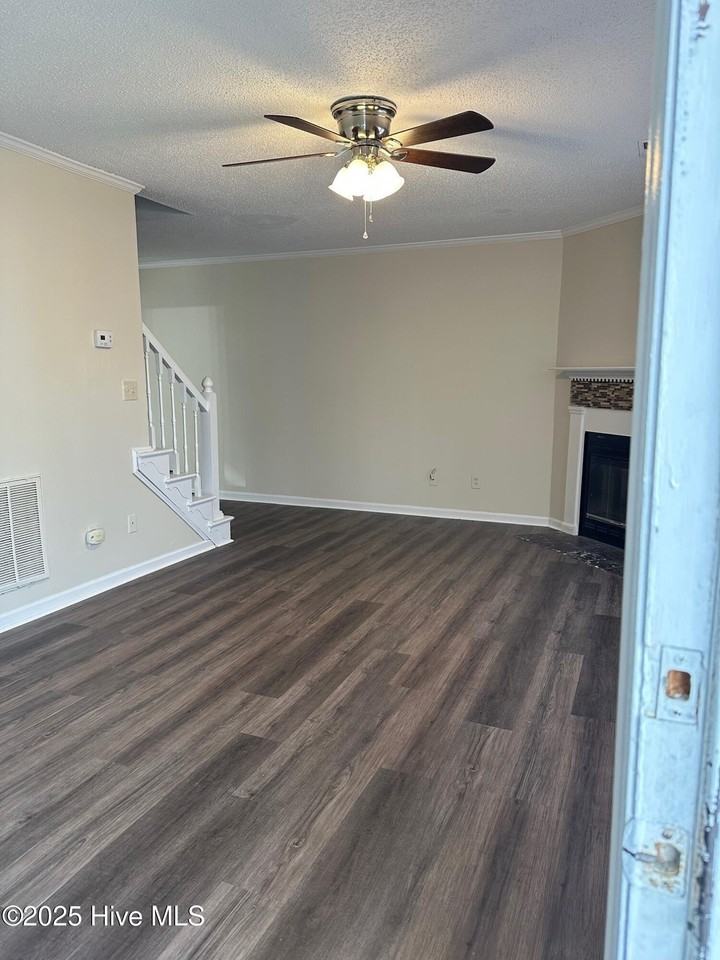 1119 Grovemont Dr #J6 - Photo 2 of 19