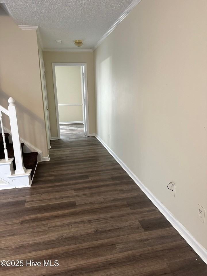 1119 Grovemont Dr #J6 - Photo 4 of 19