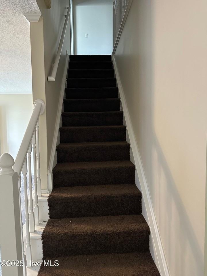 1119 Grovemont Dr #J6 - Photo 6 of 19