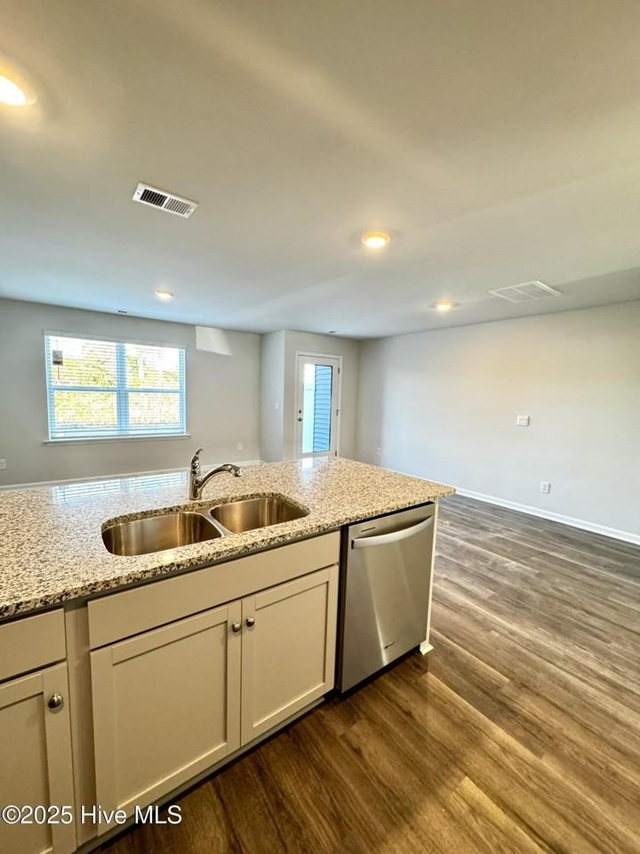 3178 Lobelia Ln - Photo 4 of 21