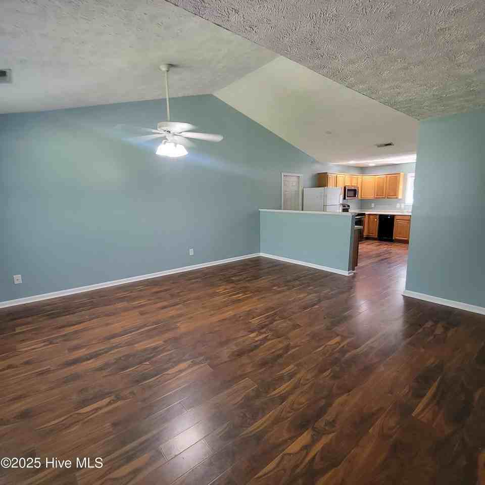 393 E Wood Ln - Photo 2 of 16