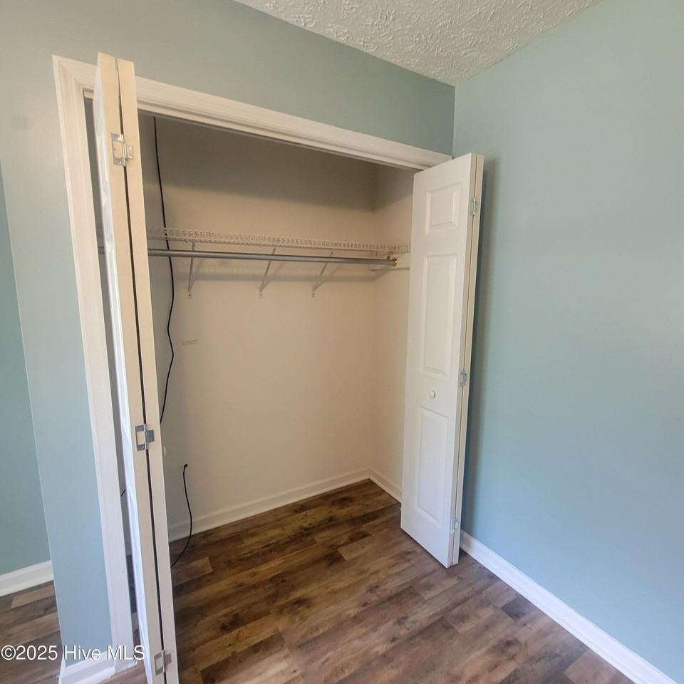 393 E Wood Ln - Photo 6 of 16